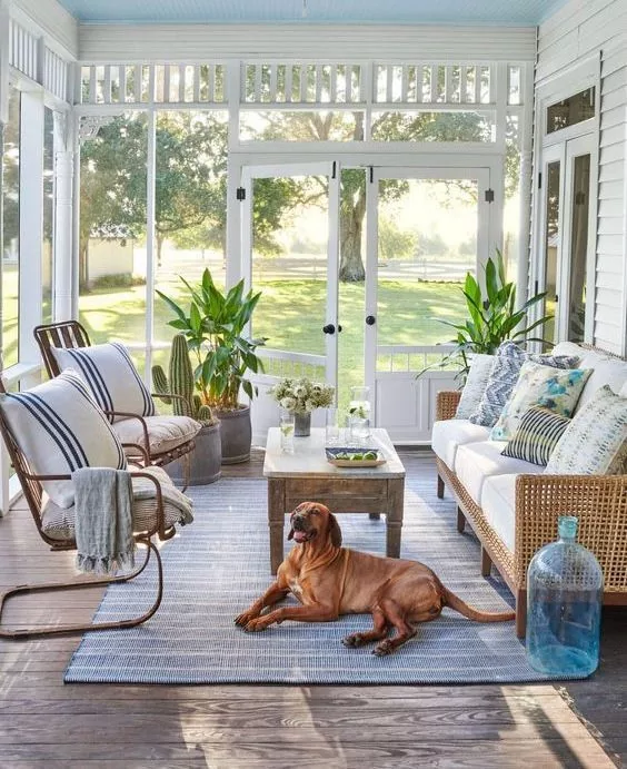 O encanto dos espaços externos no inverno: como o design de interiores transforma o frio em conforto