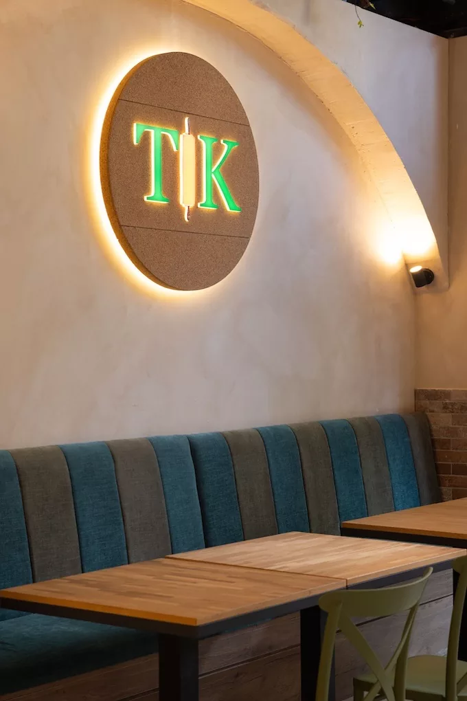 Restaurant TIK, Design d'intérieur · restaurant